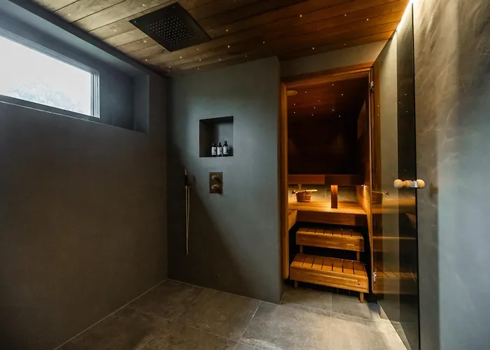 Amara & Private רובניימי